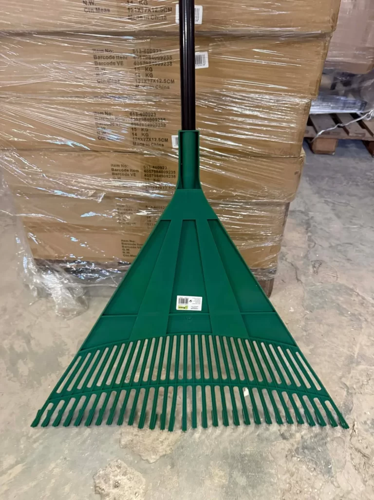 Plastikinis lapų grėblys su kotu 120 cm. 10 vnt.